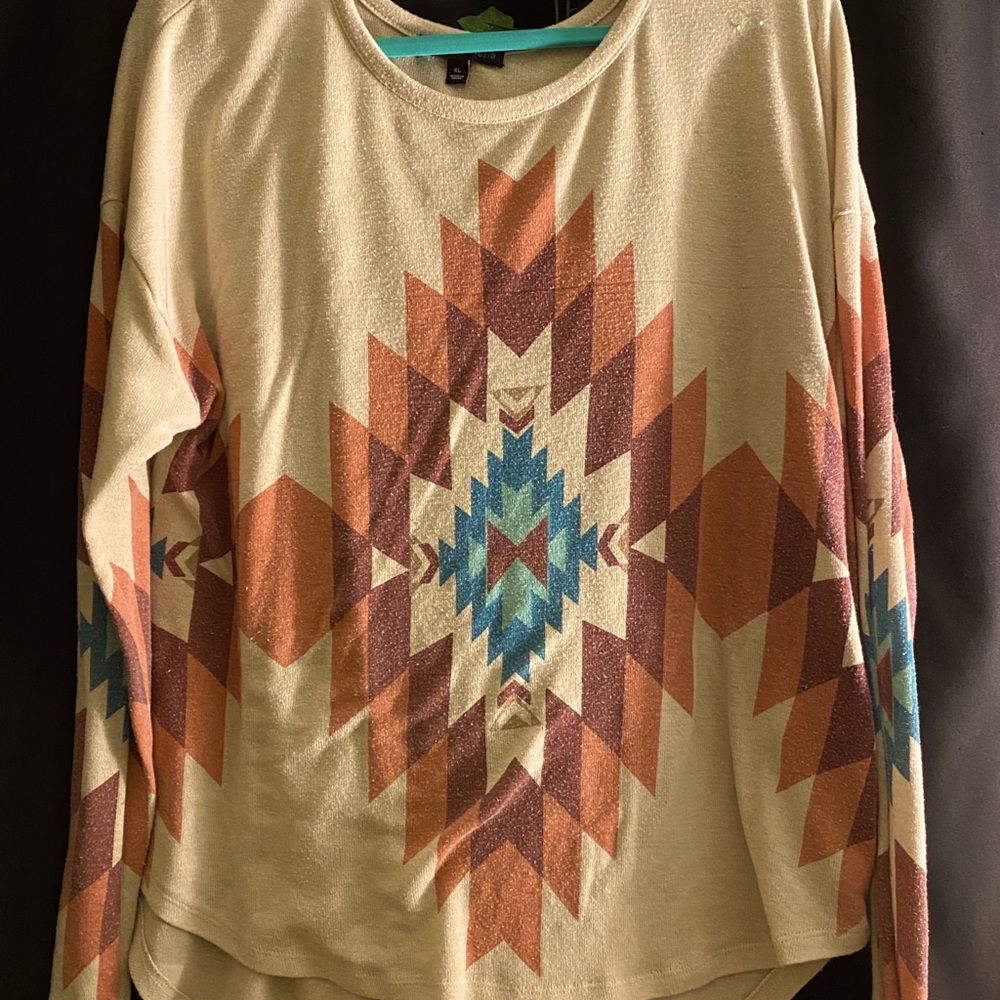 SIGNATURE STUDIO Brand Aztec print long sleeve